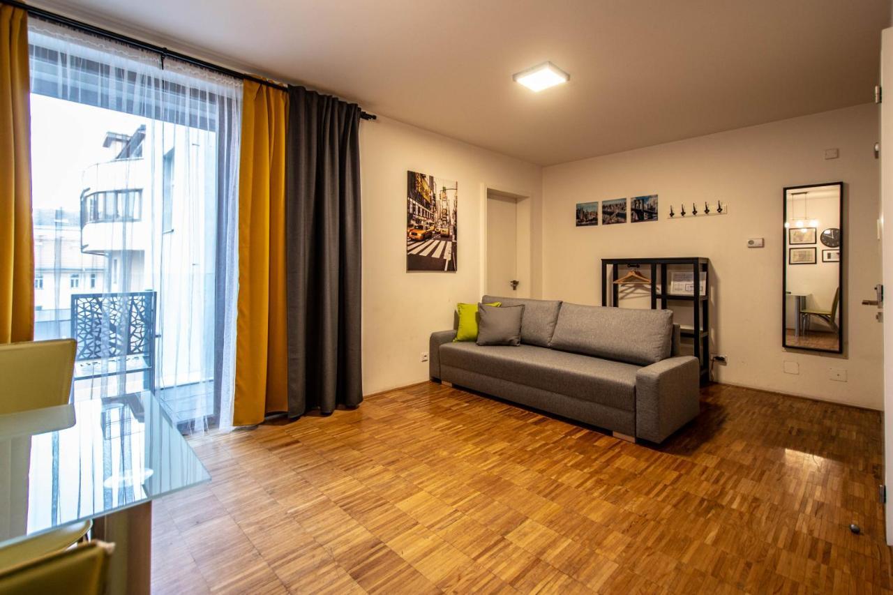 Modern Apartment With Balcony And Garage — Photos 1